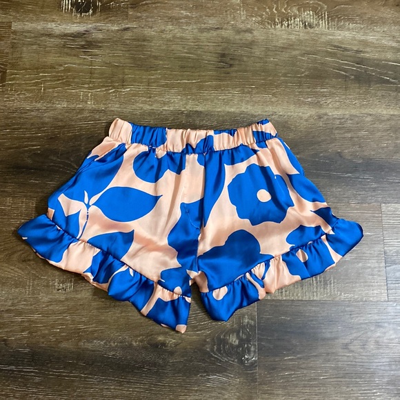 Lobo.Rosa Shorts - Picture 1 of 7